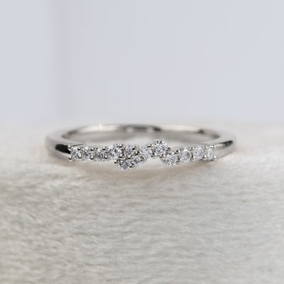 An exquisite white gold ring embellished with diamonds, reflecting a timeless elegance and opulence.