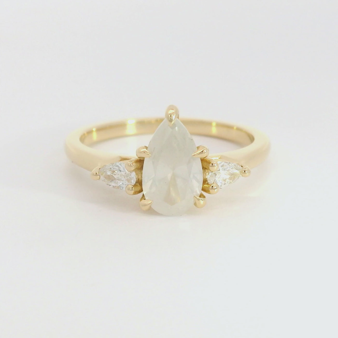 The Luzia Ring