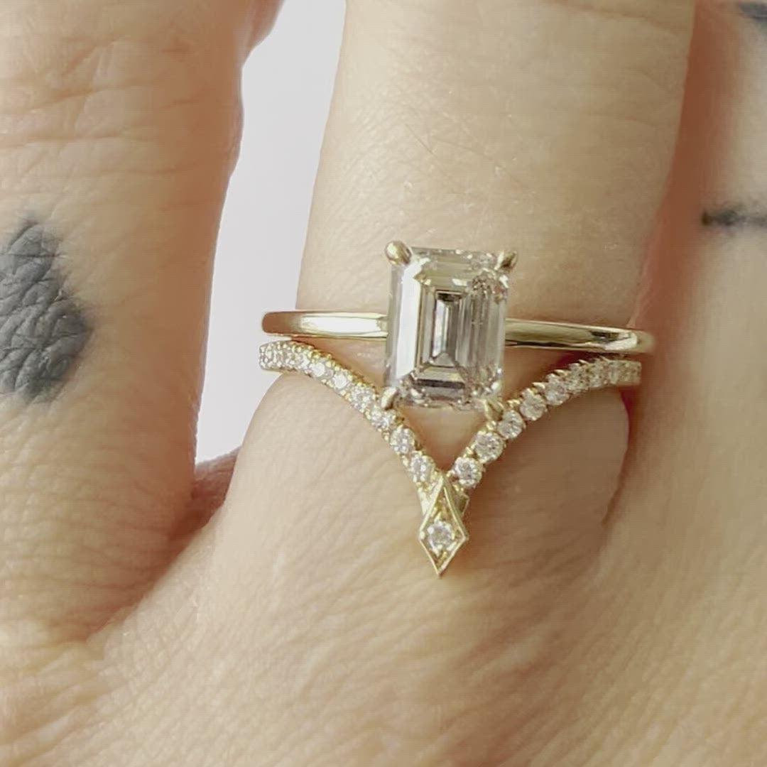 Leonor Diamond Peak Ring
